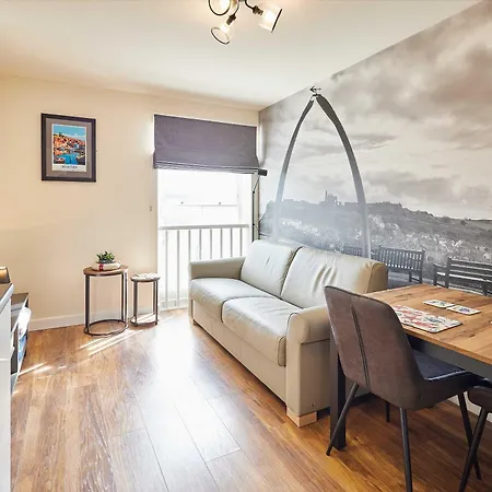 Daire Host & - Benedictine Suite, Flat 9 *