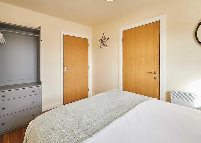 Host & - Benedictine Suite, Flat 9 Whitby