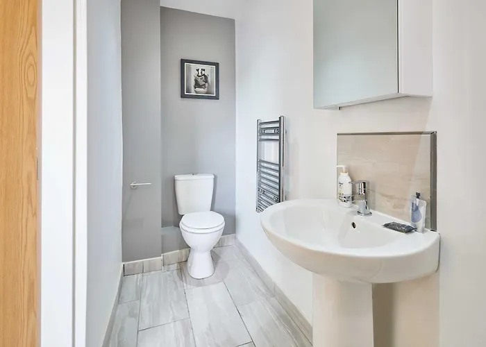 Host & - Benedictine Suite, Flat 9