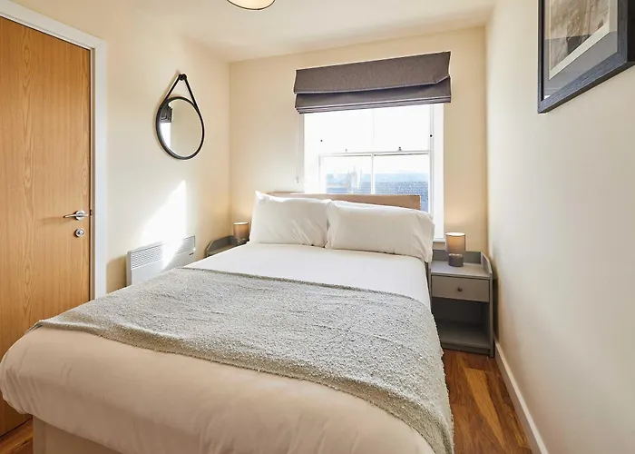 Host & - Benedictine Suite, Flat 9 * Whitby